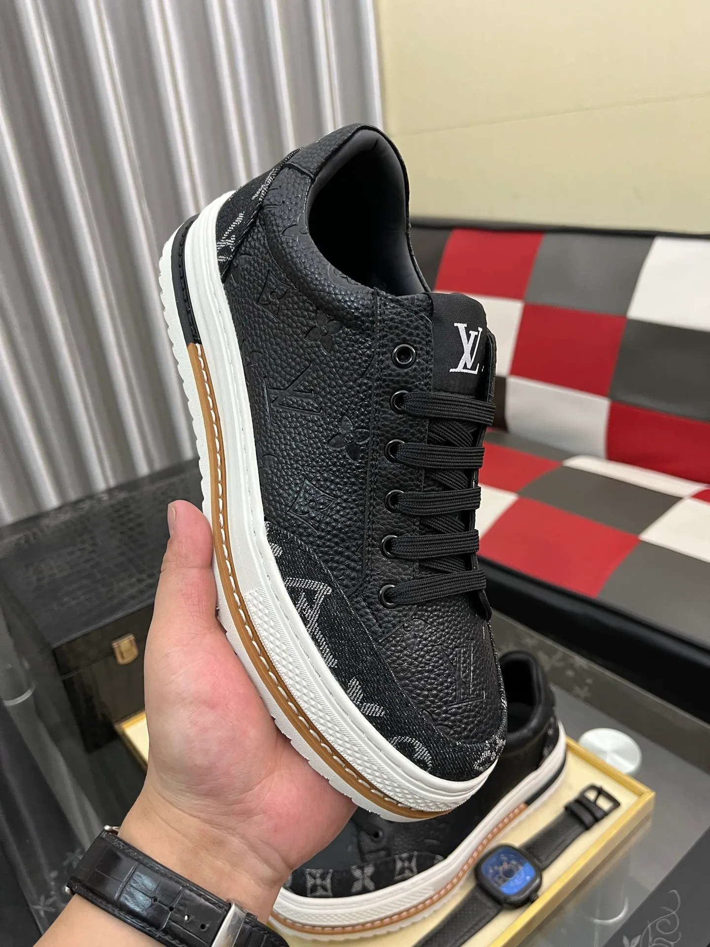 Men's shoes 💰400⌚️⌚️【LOUIS VUITTON】Same style as Louis Vuitton* official website 🚹Men's high-top casual shoes❤️Same style as popular celebrities ~ Best-selling at home and abroad Lv focuses on the checkerboard series...Imported first-layer cowhide with special fabrics➕Full sheepskin lining➕Brand-specific hollow outsole💎Number: 38-442️⃣Colors available